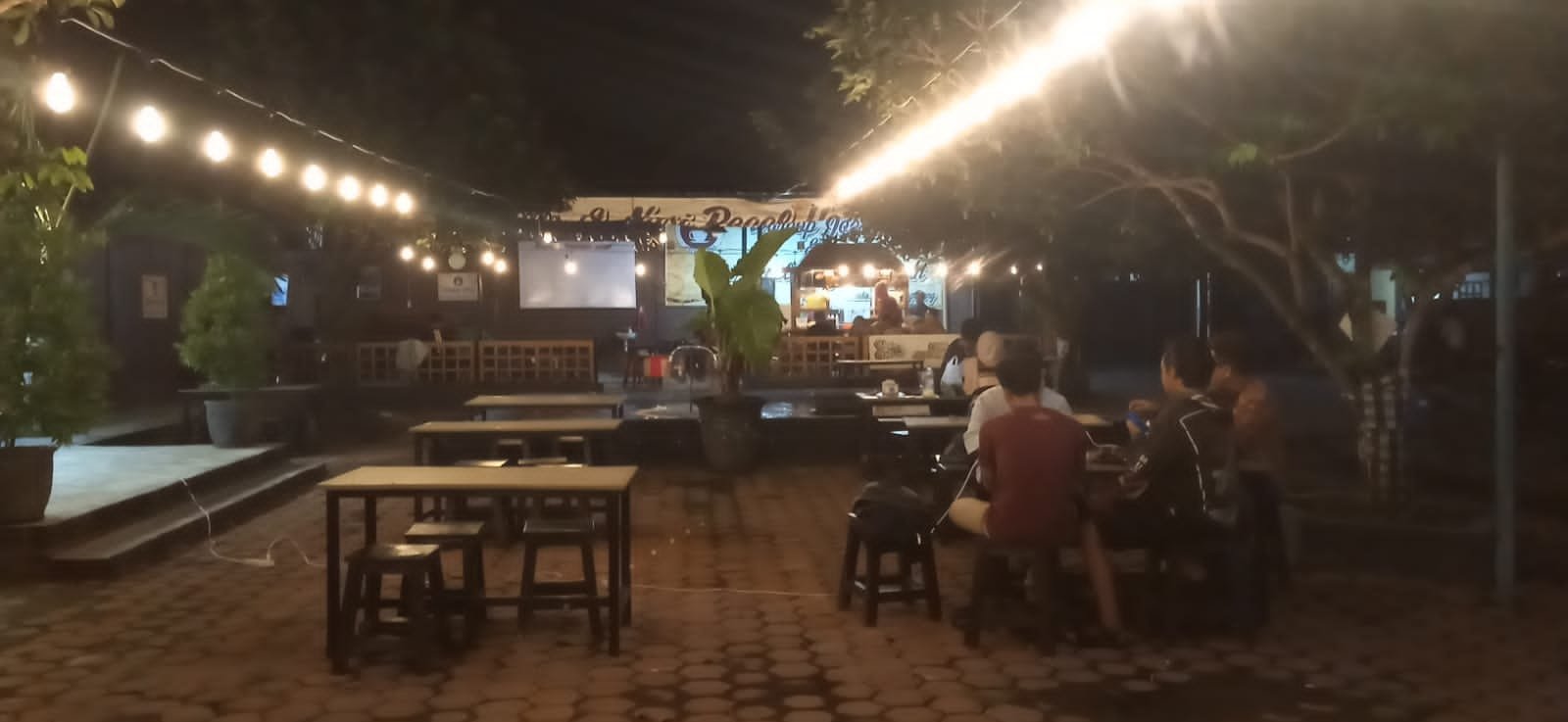 Warkop Joss Jeledeng. (foto/Gusty Indah).