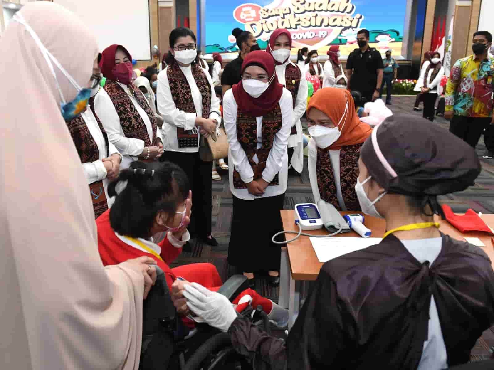 Ibu Iriana Joko Widodo Tinjau Vaksinasi Covid-19 untuk Anak, Jakarta, Senin (27/12/2021). (Dok/Humas)