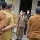 Bupati Sergai Darma Wijaya memberi arahan dan bimbingan saat sidak, Senin (3/1/2021). (Dok/Humas).