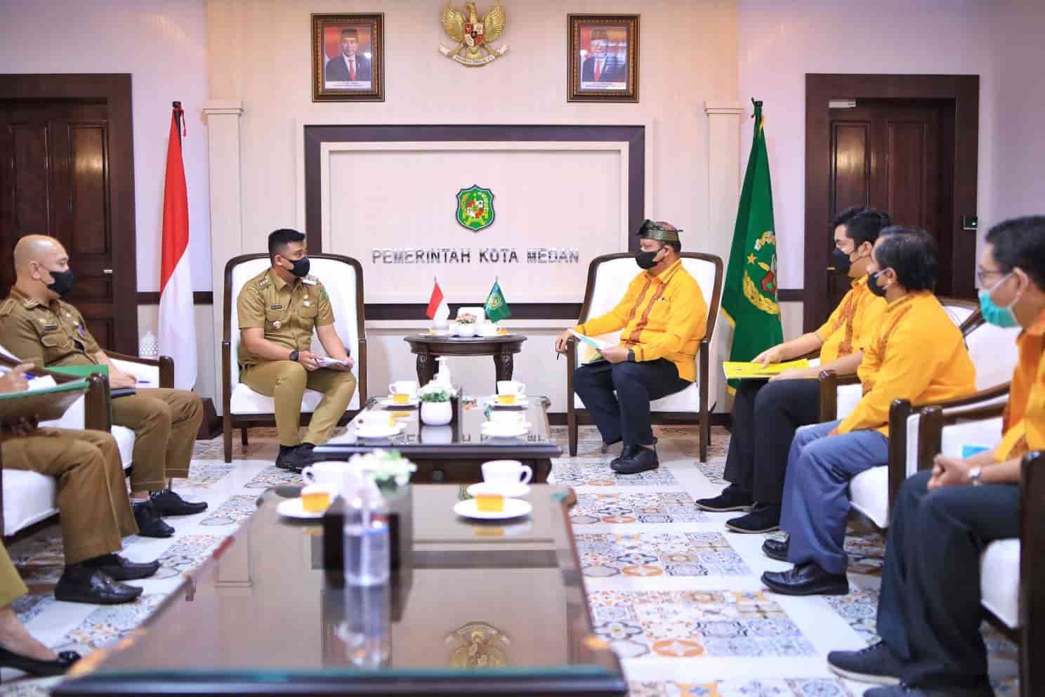 Wali Kota Medan Bobby Nasution menyambut hangat silaturahmi Rektor Universitas Pembangunan Panca Budi Dr Isa Indrawan beserta tim, Selasa (4/1/2021). (Dok/Humas).