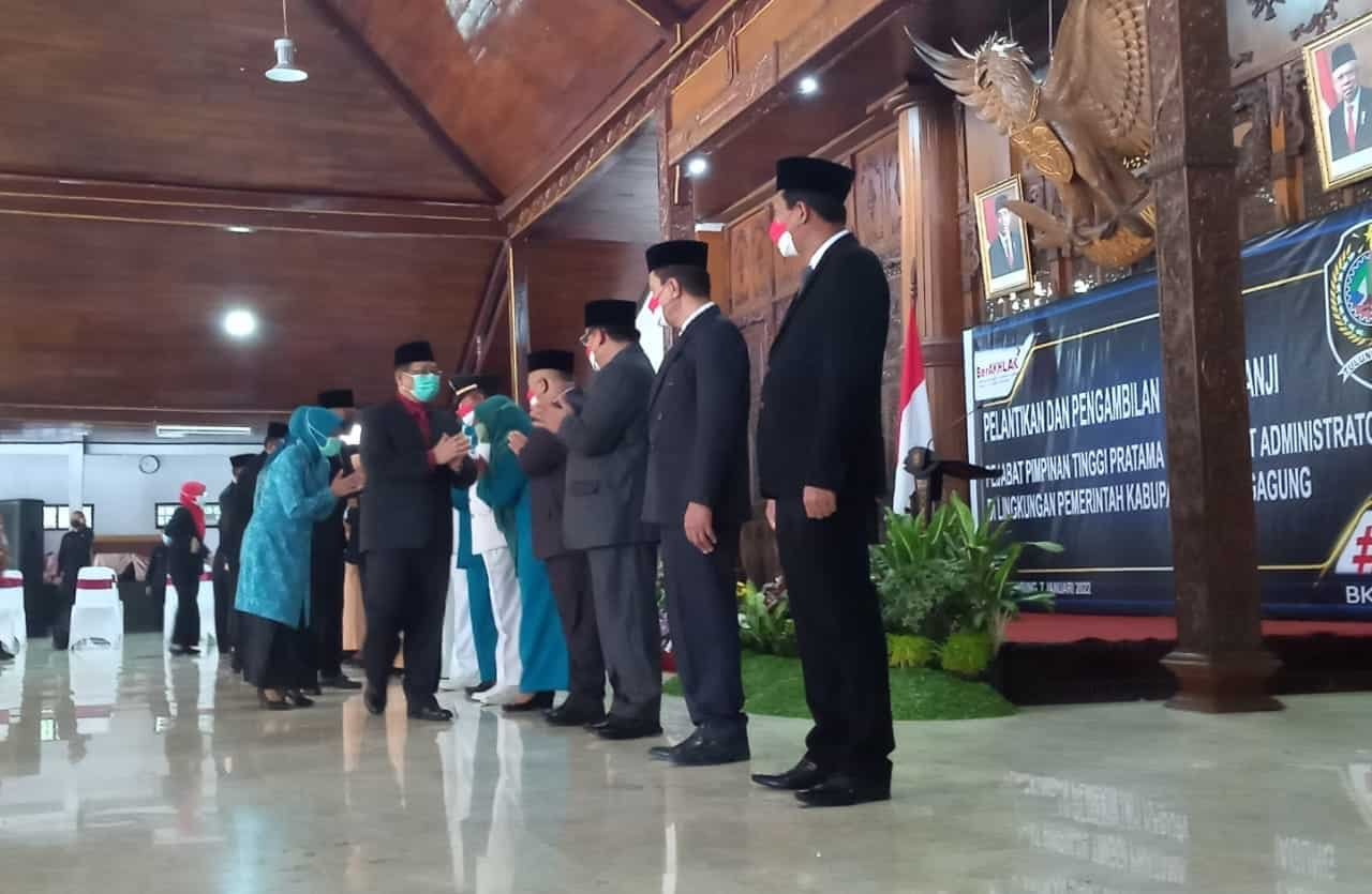 Pelantikan pejabat tinggi Pratama dan administrator lingkungan Pemkab Tulungagung, Jum'at (07/01/2022). (kedannews.com/Gusty Indah).