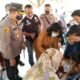 Kapolres Batu Bara, AKBP Ikhwan Lubis, saat meninjau pelaksanaan vaksinasi anak di Tanjung Seri, Laut Tador, Selasa (11/01/2022). (Dok/Humas).