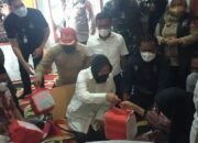 Mensos Tri Rismaharini Santuni Korban Banjir Aceh Timur