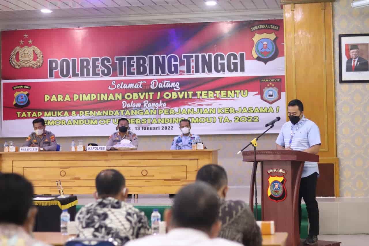 Kapolres Tebing Tinggi saat memberi sambutan, kamis (13/01/2022). (foto/humas).