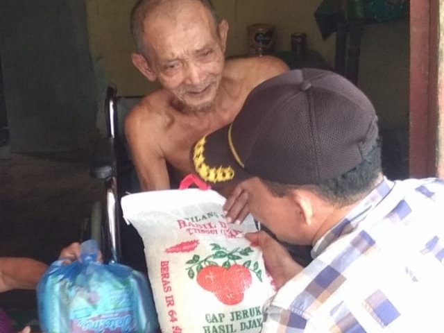 Tim Wappress saat berbagi di Desa Empat Negeri, Kecamatan Datuk Lima Puluh. Minggu (16/01/2022) (foto/humas).