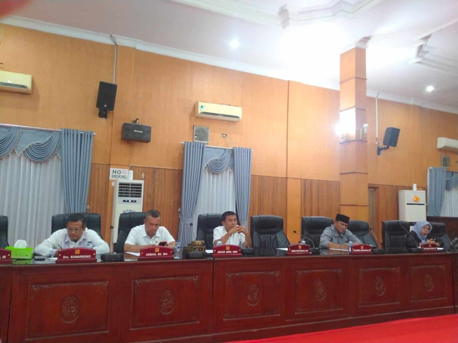 Komisi I saat menggelar RDP di ruang Paripurna DPRD Kabupaten Batu Bara, bersama KPU, Capil dan KPU.Senin (17/01/2022). (kedannews.com/Eka Suhendra)