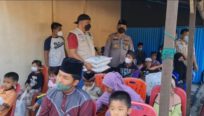 Bersinergi Dengan KSJ, Kapolsek Lima Puluh Santuni Ratusan Yatim dan Dhuafa