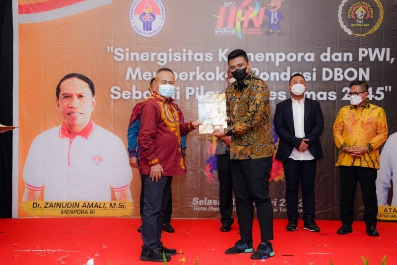 Bobby Nasution Terima Penghargaan Inisiator Olahraga Nasional dari Siwo PWI Pusat