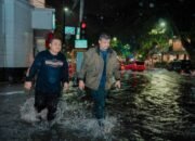Bobby Nasution Terobos Banjir Tinjau Kondisi Warga Hingga Subuh