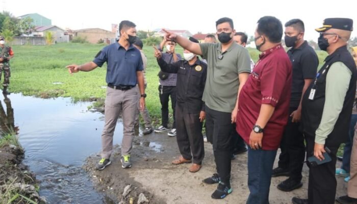 Bobby Nasution Tinjau Drainase Bermasalah, Warga: Hampir 10 Tahun Tidak ada Pembuangan Air