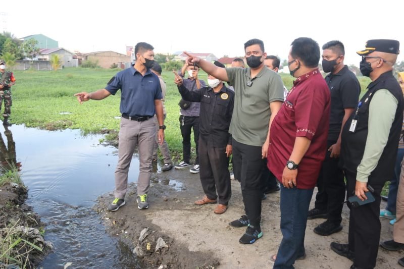 Bobby Nasution Tinjau Drainase Bermasalah, Warga Hampir 10 Tahun Tidak ada Pembuangan Air