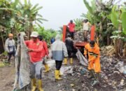 Camat Medan Labuhan Kerahkan Petugas P3SU dan Kepling Bersihkan Sampah