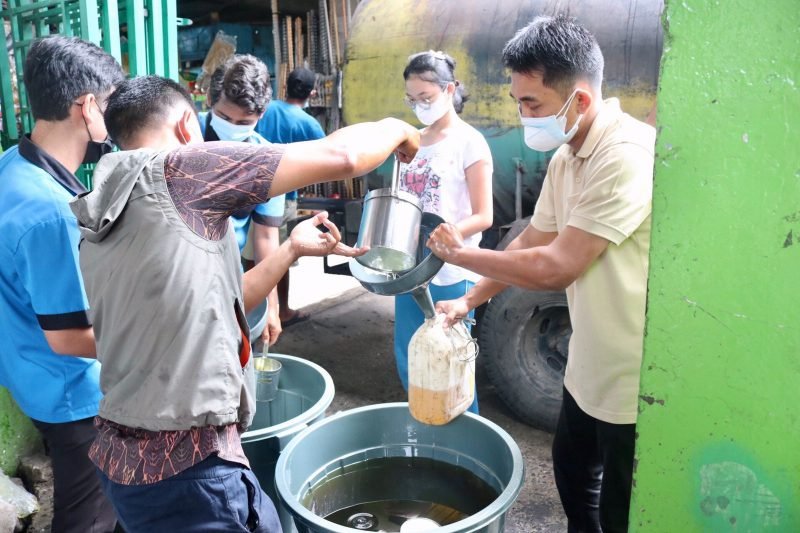 Dinas Perdagangan Medan Bersama PTPN IV Operasi Pasar Minyak Goreng di Pusat Pasar