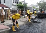 Kawasan Jalan Adam Malik Medan Dibersihkan