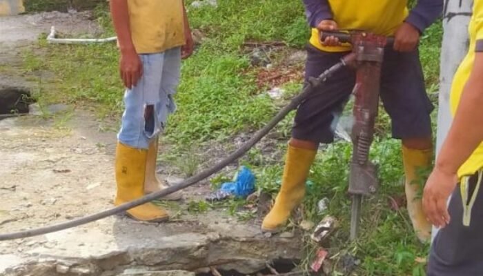 Kecamatan Medan Timur dan Dinas PU Buat Lubang Kontrol Drainase yang Ditutup Warga