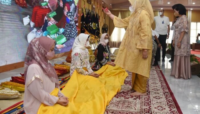 Ketua TP PKK Tepung Tawari Ibu-ibu Forkopimda Sumut di Silaturahmi Pengajian Sejuta Umat