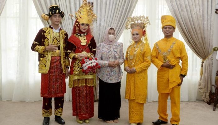 Pakaian Adat Melayu Berkerudung dan Mandailing Berkerudung Dibakukan