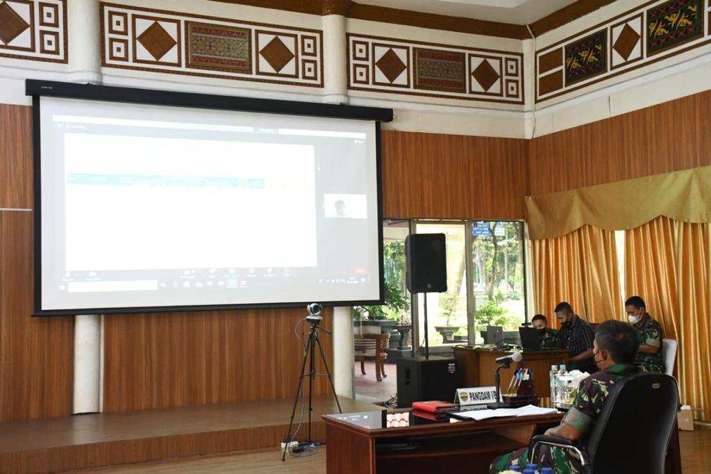 Pangdam I BB Video Conference bersama Menko Perekonomian Kuatkan Prokes dan Percepat Vaksinasi