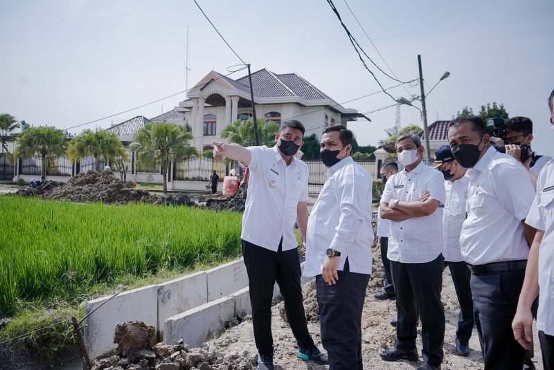 Pemasangan U-Ditch di Jalan SMTK Lambat, Bobby Nasution Perintahkan Kadis PU Segera Selesaikan dan Evaluasi
