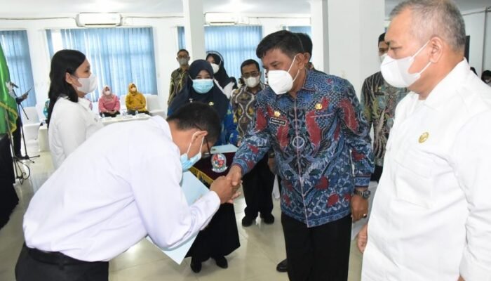 Sekda Deli Serdang Serahkan 108 Sertifikat Latsar CPNS Formasi Tahun 2019 