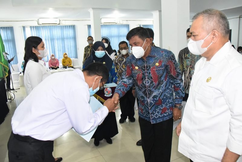 Sekda Deli Serdang Serahkan 108 Sertifikat Latsar CPNS Formasi Tahun 2019