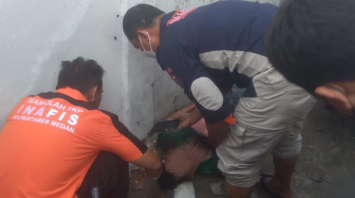 Tim Inafis Polresta Medan saat evakuasi Korban. (Foto: Humas).