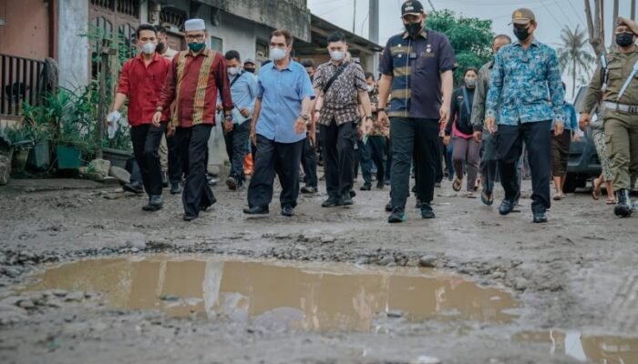 Wali Kota Medan Blusukan, Warga Izinkan Lahannya Dijadikan Drainase Atasi Banjir