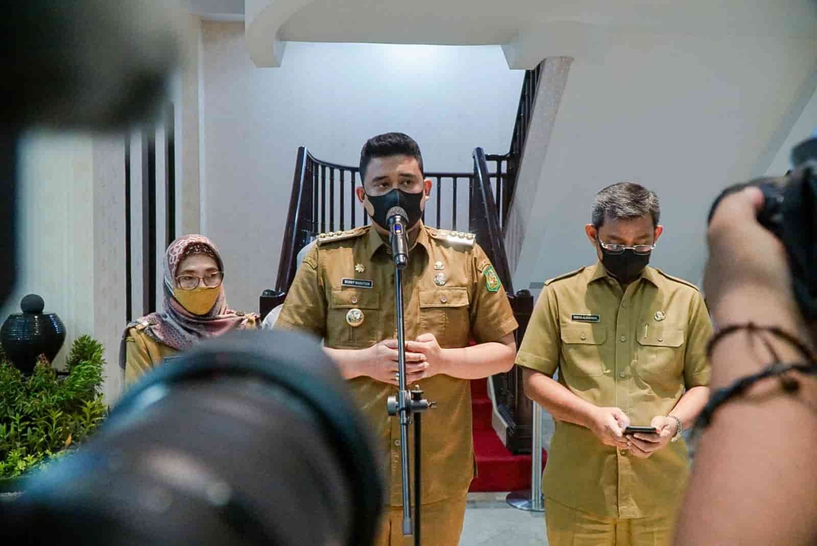 Wali Kota Medan beri sambutan tentang peningkatan kasus Covid-19 di Kota Medan. Senin (31/01/2022). (Foto/Humas)