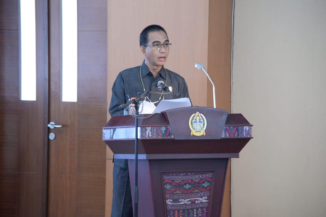 Ahmad Hadian saat membacakan pandangan FPKS. Rabu (2/2/2022). (Foto/Humas).