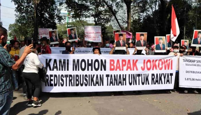 Ratusan Petani Demo di DPRD SU Desak Presiden Jokowi Tangkap Mafia Tanah di Sumut