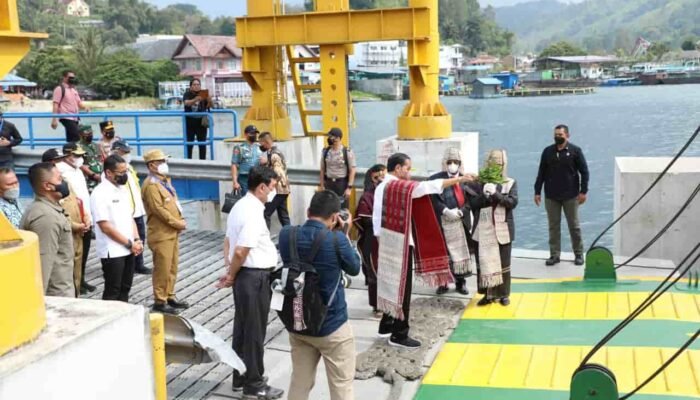 Kapoldasu Dampingi Presiden RI Sebrangi Danau Toba