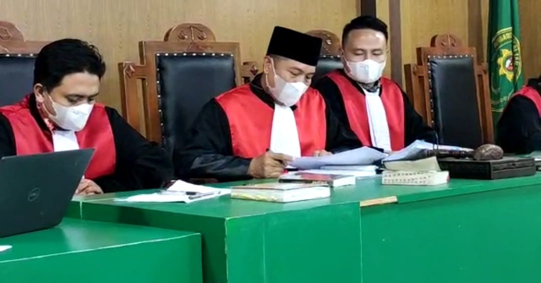 Hakim Pengadilan Negeri Tanjungbalai saat membacakan vonis hukuman mati terhadap Tuharno, di Ruang Cakra Tanjungbalai. Kamis (10/02/2022). (Foto/Istimewa).