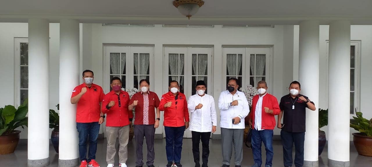 Gubsu bersama Kader PDI P. Jumat (11/2/2022). (Foto/Humas)
