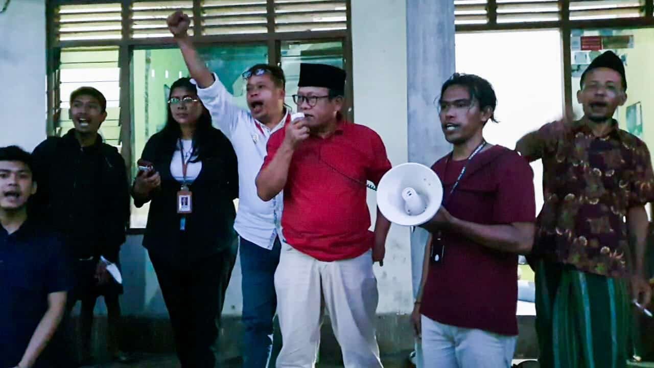 Ketua IPW bersama jajaran. Jumat (11/2/2022). (Foto/IPW)