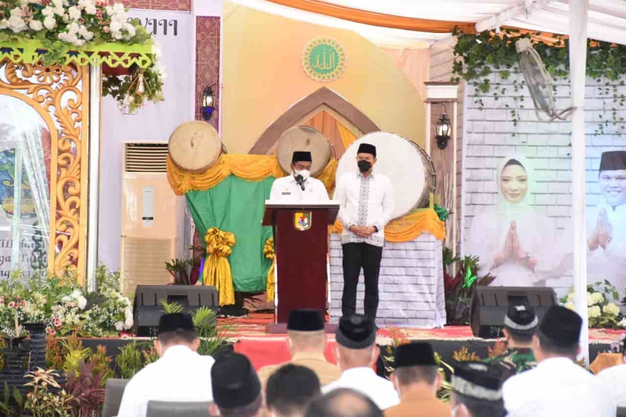 Bupati Sergai saat memberi sambutan yang didampingi Wabup Sergai. Senin (14/2/2022). (Foto/Humas).
