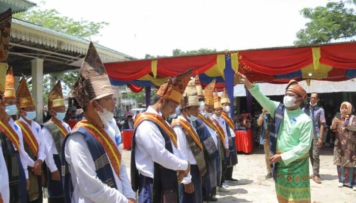 Junjung Tinggi Adat, Darma Wijaya Hadiri Penabalan 16 Penghulu Adat Kerajaan Negeri Padang