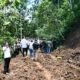 Bupati Tulungagung bersama rombongan tinjau langsung longsor. Rabu (16/2/2022). (Foto/Gusty Indah).