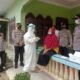 Kapolsek Lima Puluh, AKP Rusdi, saat dilokasi memantau kegiatan swab antigen di Desa Lubuk Besar Datuk Lima Puluh. Rabu (16/2/2022). (Foto/Humas).