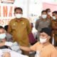 Bupati Sergai saat pantau Vaksinasi. Selasa (22/2/2022). (Foto/humas).