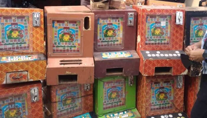 Gerebek Kampung Narkoba, Polisi Amankan Puluhan Mesin Judi jackpot dan Sepeda Motor Bodong di Dusun 3 Sei Mencirim