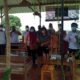 selepas mediasi, pemilik Gudang dan warga bersama pihak kelurahan Jepun dan Babinsa, perwakilan kecamatan, dan DPMPTSP. Rabu (23/02/2022). (Foto/Mu'alimin).