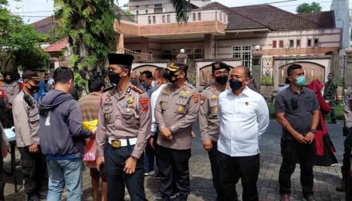 Tinjau Vaksinasi Massal di Komplek Tasbih Medan, Kapolrestabes Ajak Warga Terapkan Prokes