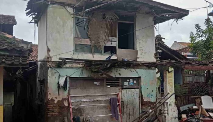 Miris, Pemerintah Setempat Terkesan Tutup Mata, Satu Keluarga di Garut Tinggal Di Rumah Tak Layak Huni