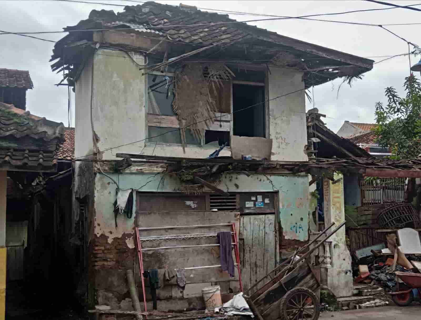 Rumah warga yang tak layak huni. senin (28/02/2022). (Foto/Humas).