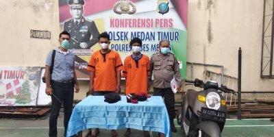 Dua pelaku menyerah di Polsek Medan Timur. Kamis (3/2/2022). (Foto/Humas).