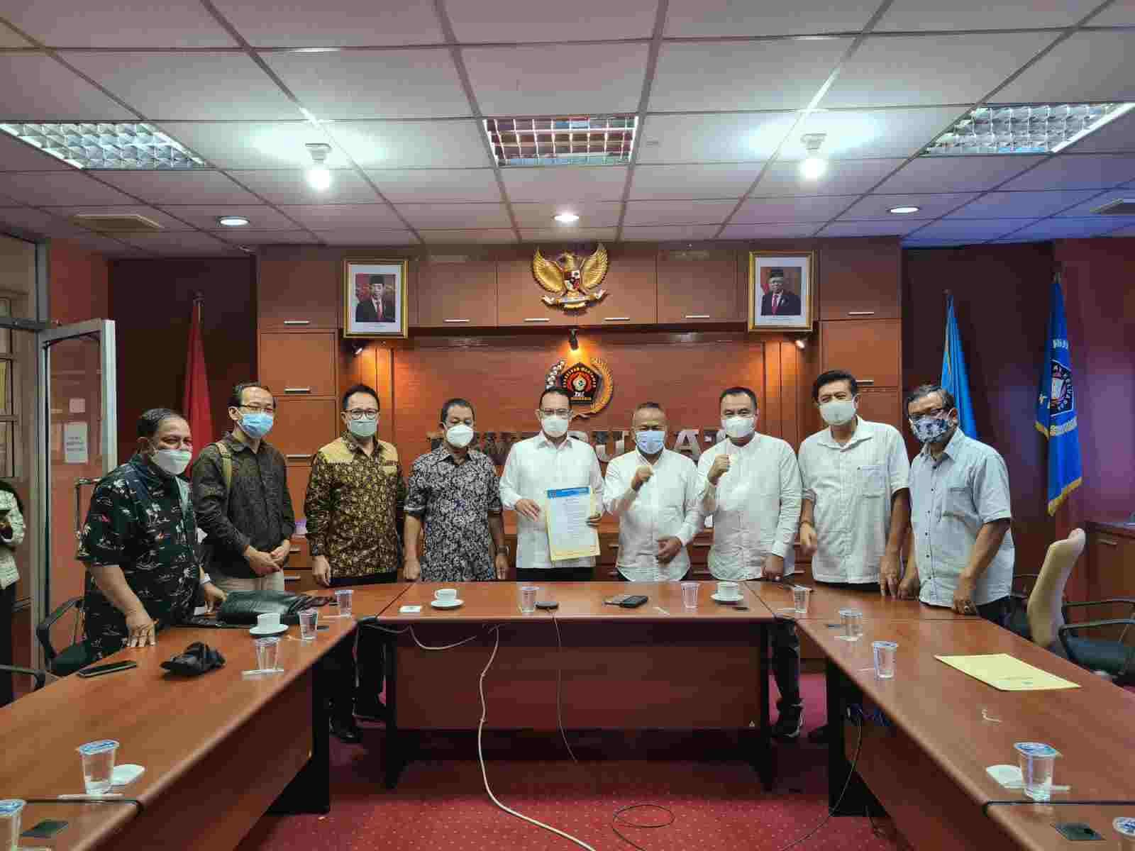 Atal Depari Sembiring bersama Kadis Kominfo Sumut dan jajaran. Senin (14/3/2022). (Foto/Humas).