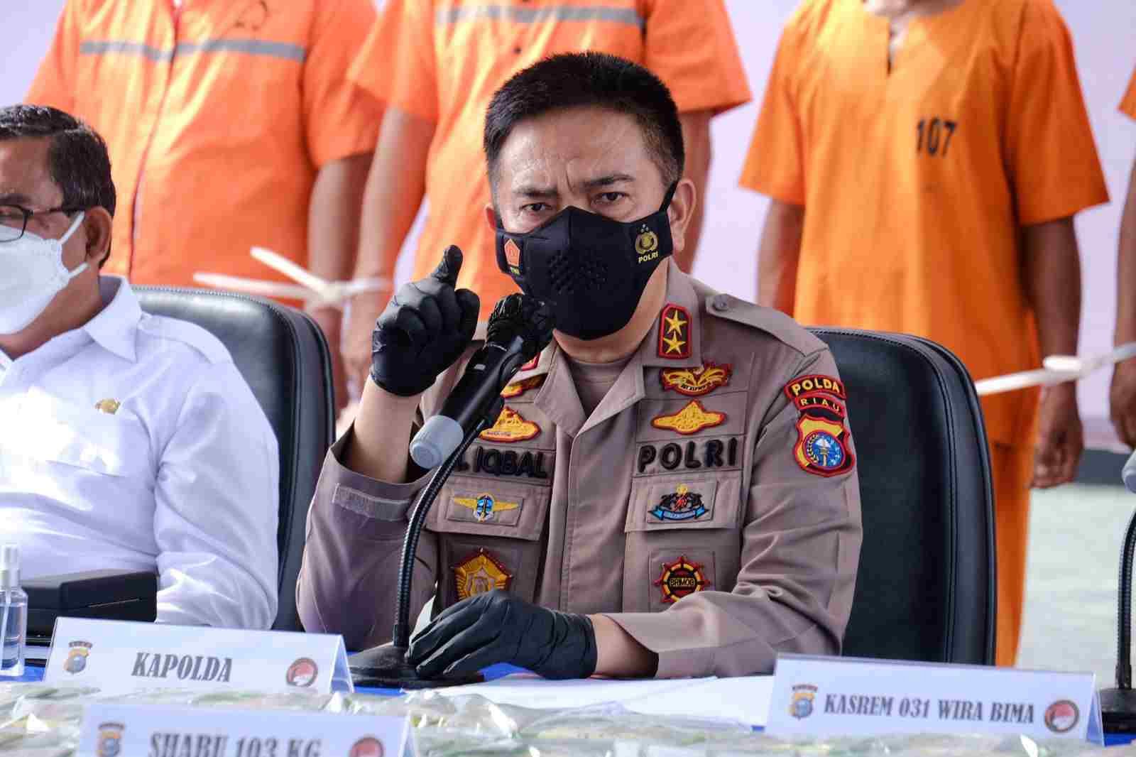 Kapolda Riau Irjen Mohammad Iqbal saat konferensi pers ungkap kasus selama 77 hari kerjanya. (Foto: Humas).