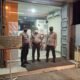 Kanit Sabhara Aiptu Ponidi bersama Personil saat sambangi Petugas Keamanan Bank. Selasa, (01/03/2022). (Foto/Humas).