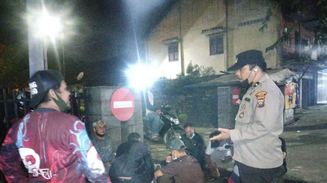 Personel Polsek Medan Baru saat patroli. Selasa (1/3/2022). (Foto/Humas).