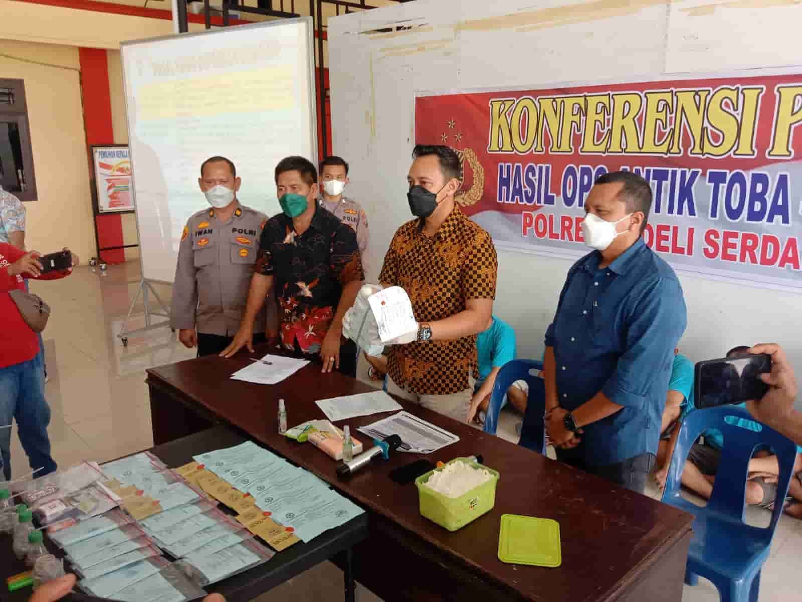 Kasat Narkoba Polres Deli Serdang saat konferensi pers. Jumat (04/3/2022). (Foto/Humas).